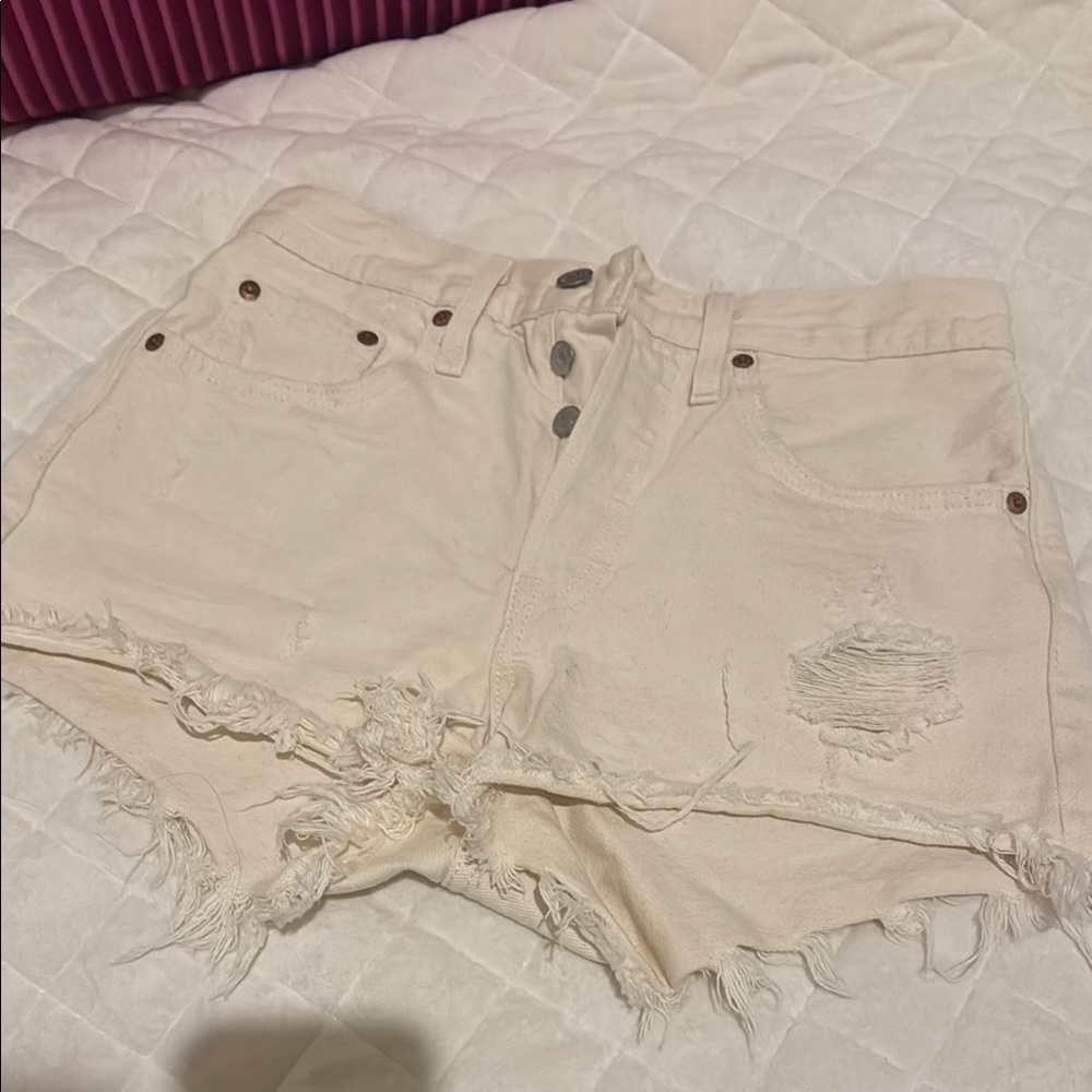 Levi’s 501 Women's Cream Distressed Shorts